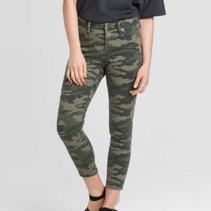 Universal Thread Camo Jeans